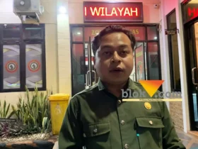 Kuasa Hukum Hadi Wiyono alias Pak Dur, Nur Mochammad saat diwawancarai awak media (foto: blok-a.com / Yogga Ardiawan)