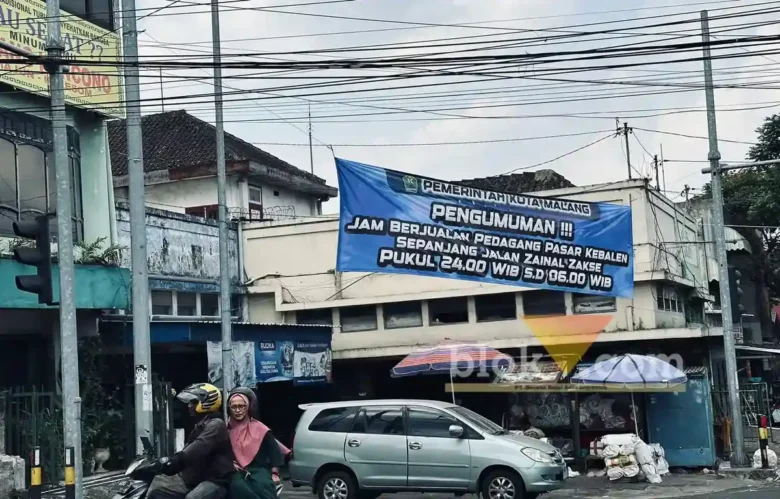 Pasar Kebalen, pasar krempyeng yang jadi titik transit pedagang dari Malang Timur (foto: blok-a.com / Yogga Ardiawan)