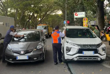 Penertiban parkir liar di Jalan Bandung oleh Dishub Kota Malang (foto: dok. Dishub Kota Malang for blok-a.com)