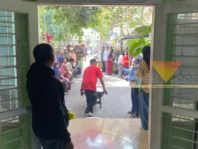 Penyaluran bantuan beras di Kelurahan Pisang Candi, Kota Malang, Rabu (2/9/2026) (foto: blok-a/Bob Bimantara Leander)