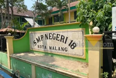 Tampak depan SMPN 18 Malang, Senin (28/9/2026) (foto: blok-a.com/Bob Bimantara Leander)