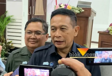 Wali Kota Malang, Wahyu Hidayat bersama Pj Sekda, R Dandung Djulhardjanto saat diwawancarai awak media (foto: blok-a.com / Yogga Ardiawan)