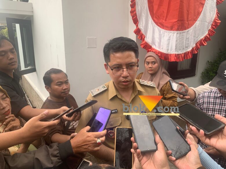 Kebiasaan para pegawai juga ikut diubah, salah satunya dengan mendorong seluruh karyawan DLH Kabupaten Malang berjalan kaki minimal 5.000 langkah setiap hari.