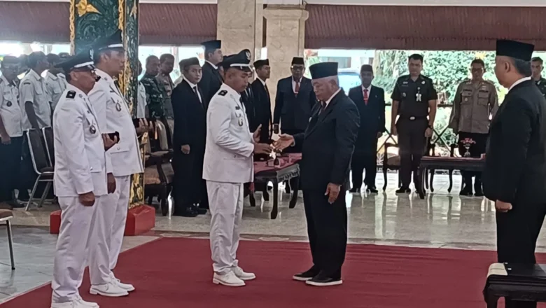Tiga Kades PAW Dilantik, Bupati Malang HM Sanusi Minta Rangkul Semua Warga Tanpa Beda Pilihan (istimewa)