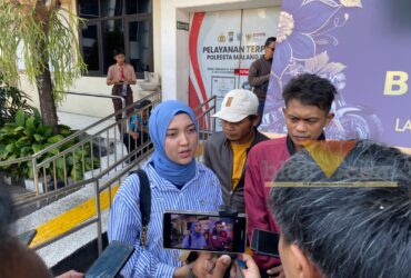 Kuasa Hukum, Lilik Yuliana didampingi korban dugaan kekerasan SMPN 18 Malang oleh kepala sekolah di Polresta Malang Kota usai laporan, Jumat (25/9/2026) (blok-a.com/Bob Bimantara Leander)
