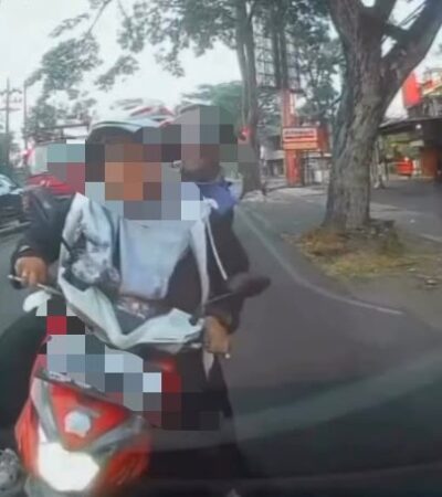 Tangkapan layar pengendara motor yang menabrak mobil di Kota Malang (foto: istimewa)