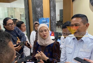 Ketua DPRD Kota Malang Amithya Ratnanggani Sirraduhita diwawancara usai pertemuan dengan KPK (blok-a/Bob Bimantara Leander)