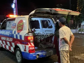 Salah satu ambulans yang dimiliki Yayasan Rumah Solusi, Tajinan, Kabupaten Malang (foto: istimewa)