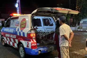 Salah satu ambulans yang dimiliki Yayasan Rumah Solusi, Tajinan, Kabupaten Malang (foto: istimewa)