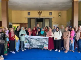 Tim dari Unisma dan TP PKK Desa Ketindan, Lawang, Kabupaten Malang (foto: istimewa)