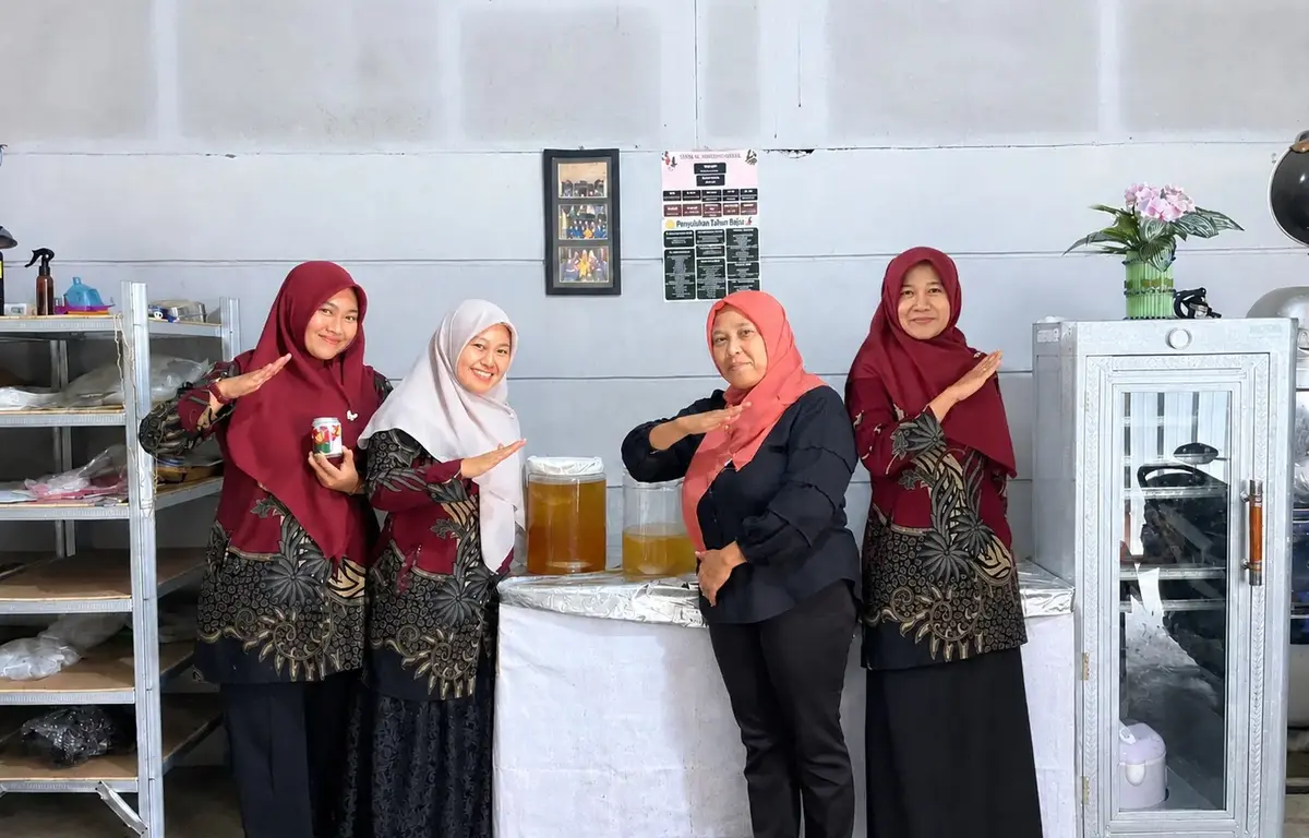Tim inovasi olahan kulit kopi dari Unisma (foto: istimewa)