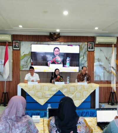 Caption: Kepala LLDIKTI Wilayah VII Jatim, Prof Dyah Sawitri, didampingi Rektor UIBU Malang, Dr Nurcholis Sunuyeko saat Bimtek Tata Kelola Jabatan Akademik Dosen di Universitas Insan Budi Utomo (UIBU) Malang, Selasa (6/10/2026) (blok-a.com/Bob Bimantara Leander)