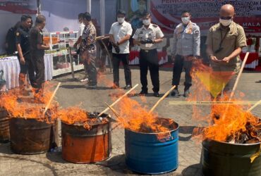 Pemusnahan Barang Bukti di Kejaksaan Negeri Kota Malang, Selasa (13/10/2026) (foto: blok-a.com/Bob Bimantara Leander)