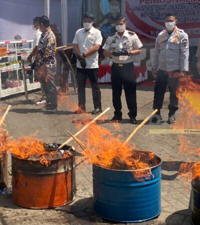 Pemusnahan Barang Bukti di Kejaksaan Negeri Kota Malang, Selasa (13/10/2026) (foto: blok-a.com/Bob Bimantara Leander)