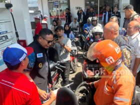 Caption: Wali Kota Malang, Wahyu Hidayat sedang melakukan pengecekan di SPBU Mergan, Jumat (16/10/2026) (blok-a.com/Bob Bimantara Leander)