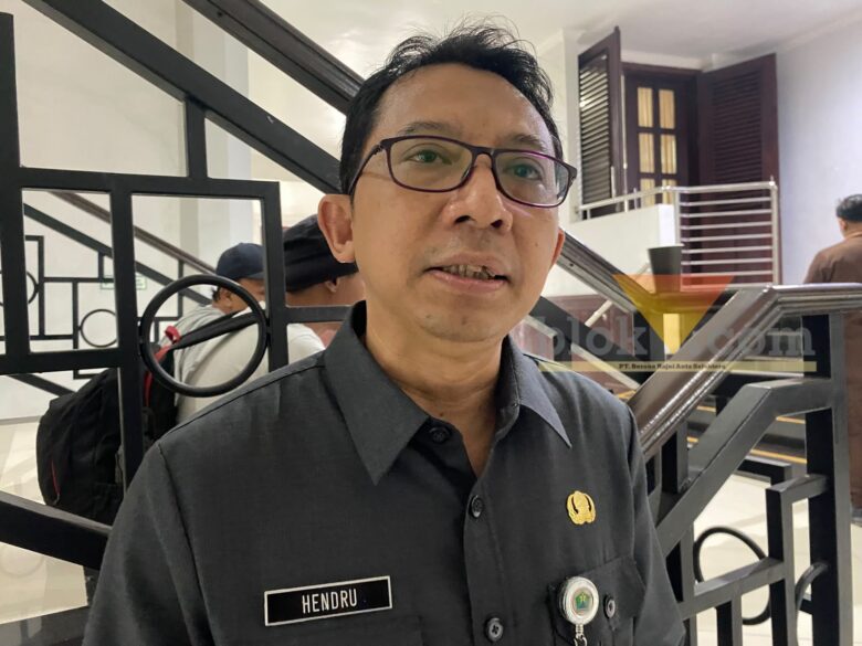 Sekretaris BKPSDM Kota Malang, Hendro Martono diwawancara (foto: blok-a.com/Bob Bimantara Leander)