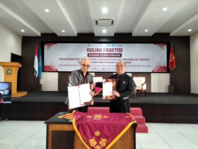 Penandatanganan nota kesepahaman (MoU) antara Dekan Fakultas Hukum UMM, Prof. Dr. Tongat, S.H., M.Hum., dan pendiri Kantor Advokat Surjo & Partners, Surjono, S.H., M.H. (blok-a.com/Bob Bimantara Leander)