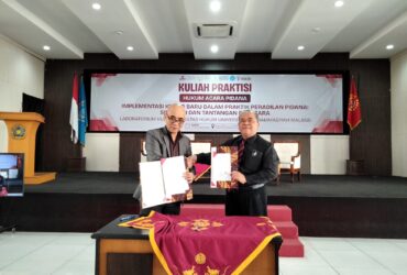 Penandatanganan nota kesepahaman (MoU) antara Dekan Fakultas Hukum UMM, Prof. Dr. Tongat, S.H., M.Hum., dan pendiri Kantor Advokat Surjo & Partners, Surjono, S.H., M.H. (blok-a.com/Bob Bimantara Leander)