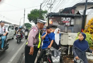 Anggota Satlantas Polresta Malang Kota saat melakukan Operasi Patuh Semeru 2026 (foto: dok. Satlantas Polresta Malang Kota for blok-a.com)