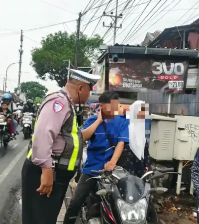 Anggota Satlantas Polresta Malang Kota saat melakukan Operasi Patuh Semeru 2026 (foto: dok. Satlantas Polresta Malang Kota for blok-a.com)