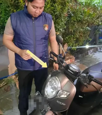 Barang bukti motor yang diduga sebagai alat transportasi pencurian laptop di wilayah Pakis, Kabupaten Malang (foto: dok. Polres Malang)