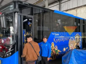 Bus Trans Jatim Koridor 2 Malang yang siap mengaspal, Kamis (29/10/2026) (foto: blok-a.com/Bob Bimantara Leander)