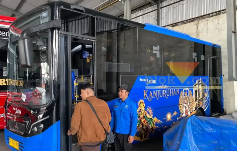 Bus Trans Jatim Koridor 2 Malang yang siap mengaspal, Kamis (29/10/2026) (foto: blok-a.com/Bob Bimantara Leander)