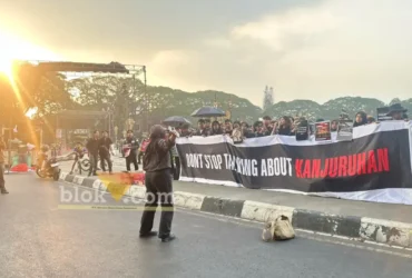 Aksi Kamisan Malang peringati 4 tahun tragedi kanjuruhan, serukan “Don't Stop Talking About Kanjuruhan”. (Foto: blok-a.com/ M Berril Labiq)