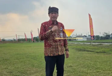 Kepala Disparbud Kabupaten Malang, Firmando Hasiholan Matondang mendorong pengembangan suvenir dan kuliner khas Malang Selatan untuk memperkuat daya tarik wisata pesisir (foto: blok-a.com / Yogga Ardiawan)