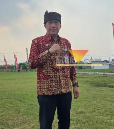 Kepala Disparbud Kabupaten Malang, Firmando Hasiholan Matondang mendorong pengembangan suvenir dan kuliner khas Malang Selatan untuk memperkuat daya tarik wisata pesisir (foto: blok-a.com / Yogga Ardiawan)