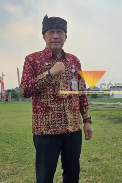 Kepala Disparbud Kabupaten Malang, Firmando Hasiholan Matondang mendorong pengembangan suvenir dan kuliner khas Malang Selatan untuk memperkuat daya tarik wisata pesisir (foto: blok-a.com / Yogga Ardiawan)