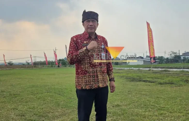 Kepala Disparbud Kabupaten Malang, Firmando Hasiholan Matondang mendorong pengembangan suvenir dan kuliner khas Malang Selatan untuk memperkuat daya tarik wisata pesisir (foto: blok-a.com / Yogga Ardiawan)