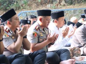 Kapolresta Malang Kota Kombes Pol Danang Setiyo PS bersama Wakil Wali Kota Malang Ali Muthohirin doa usai Sholat Istisqa, Sabtu (24/10/2026) (blok-a.com/Bob Bimantara Leander)
