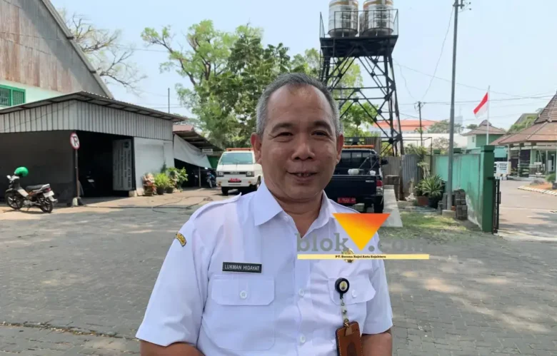 Kepala Bidang Perumahan dan Kawasan Permukiman DPURPKP Kota Malang, Lukman Hidayat saat diwawancarai wartawan (foto: blok-a.com / Yogga Ardiawan)