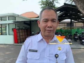 Kepala Bidang Perumahan dan Kawasan Permukiman DPURPKP Kota Malang, Lukman Hidayat saat diwawancarai wartawan (foto: blok-a.com / Yogga Ardiawan)