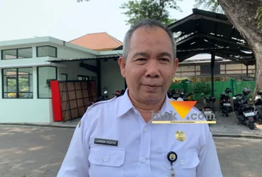 Kepala Bidang Perumahan dan Kawasan Permukiman DPURPKP Kota Malang, Lukman Hidayat saat diwawancarai wartawan (foto: blok-a.com / Yogga Ardiawan)