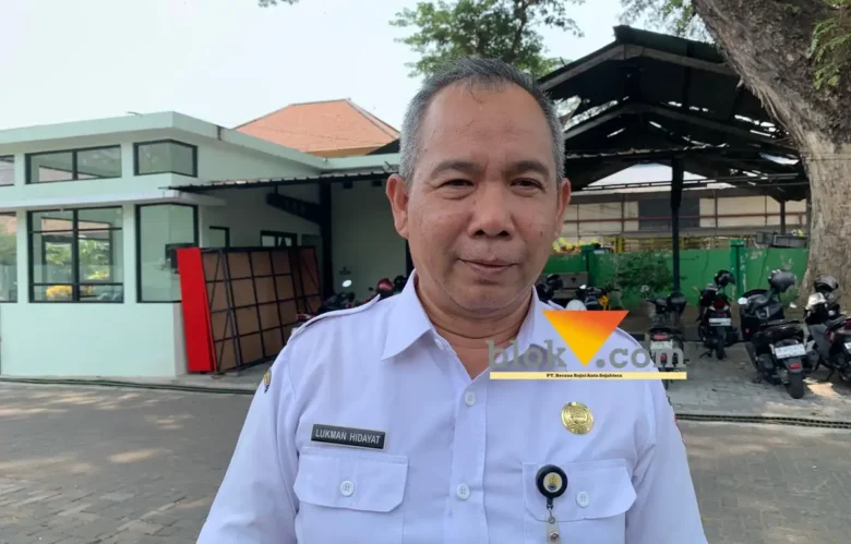 Kepala Bidang Perumahan dan Kawasan Permukiman DPURPKP Kota Malang, Lukman Hidayat saat diwawancarai wartawan (foto: blok-a.com / Yogga Ardiawan)