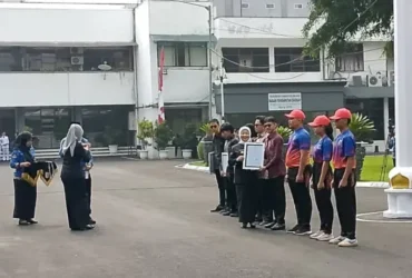 Peringatan Sumpah Pemuda, Wabup Malang, Hj Lathifah Shohib beri penghargaan kepada pemuda berprestasi (foto: istimewa)