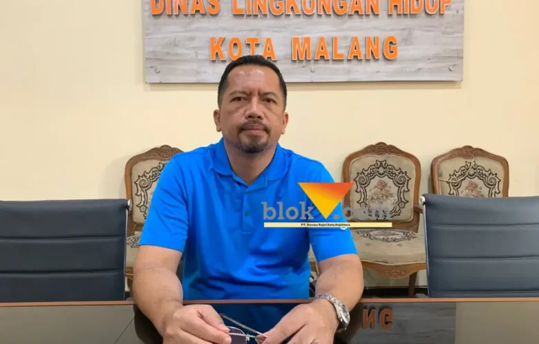 Plt Kepal Dinas Lingkungan Hidup Kota Malang, Gamaliel Raymond saat ditemui awak media (foto: blok-a.com / Yogga Ardiawan)