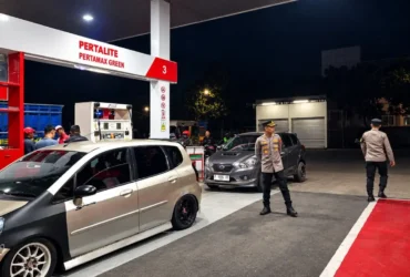 Polres Malang pantau stok BBM di SPBU, warga diimbau tak panic buying (foto: dok. Polres Malang)