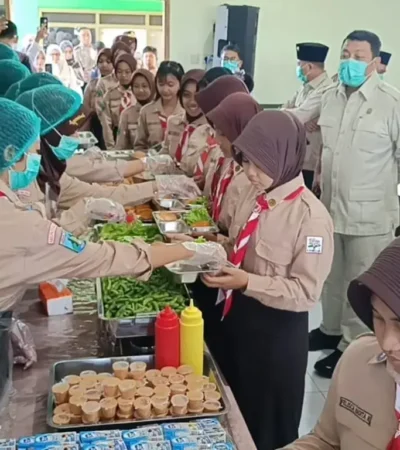 Siswa SMPN 1 Kepanjen lebih suka MBG prasmanan, makanan hangat dan minim sisa (foto: istimewa)