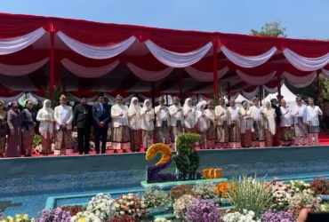 Wali Kota Batu, Nurochman, saat upacara hari jadi Kota Batu (foto: Istimewa)