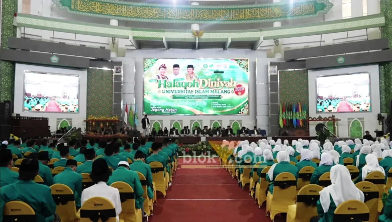Mahasiswa baru Unisma mengikuti pembukaan Halaqoh Diniyah 2026, Kamis (1/10/2026). (blok-a.com / M Berril Labiq)