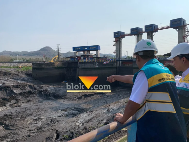 PJT I Malang Targetkan Flushing Bendungan Sengguruh 700 Ribu Meter Kubik Sedimen (blok-a.com / Yogga Ardiawan)