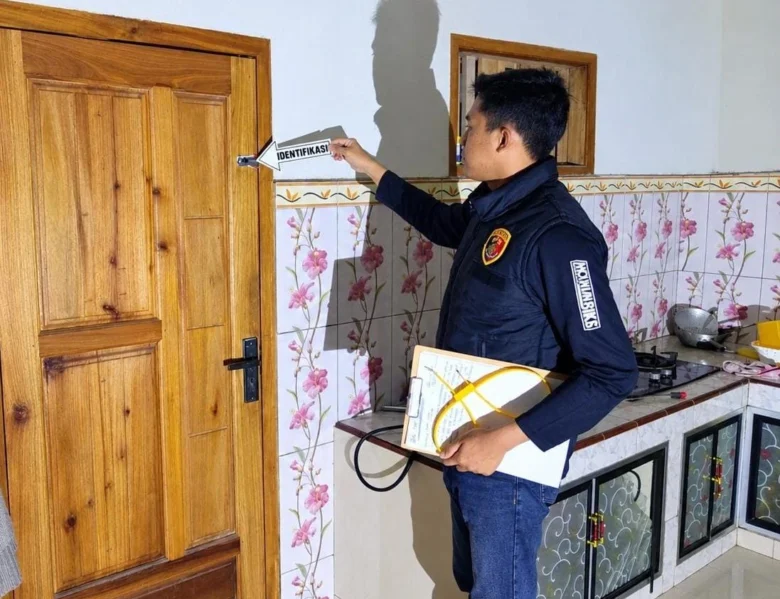 Warga Setempat Bobol Rumah di Ampelgading, Curi Perhiasan Emas (Polres Malang)