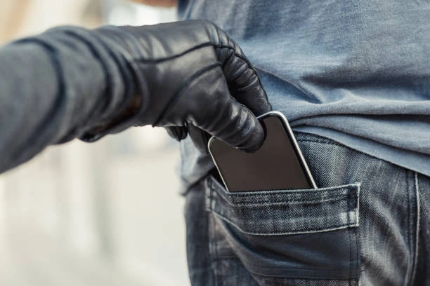 Warga Kota Malang Curi iPhone Saat Tonton Bantengan, 30 Menit Kemudian Tertangkap (Ilustrasi/iStock)