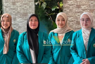 Empat lulusan terbaik di Wisuda ke-80 Universitas Islam Malang. (blok-a.com/ M Berril Labiq)
