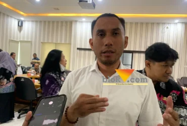 Anggota DPRD Kabupaten Malang, Zulham Akhmad Mubarrok sepakat berdamai dengan Pak Dur (blok-a.com / Yogga Ardiawan)
