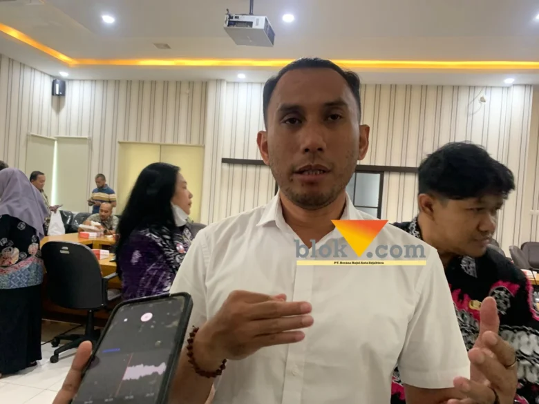 Anggota DPRD Kabupaten Malang, Zulham Akhmad Mubarrok sepakat berdamai dengan Pak Dur (blok-a.com / Yogga Ardiawan)