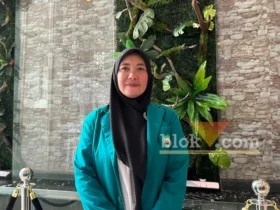 Unjana, lulusan terbaik pertama jenjang sarjana di wisuda ke-80 Universita Islam Malang. (blok-a.com/ M Berril Labiq)